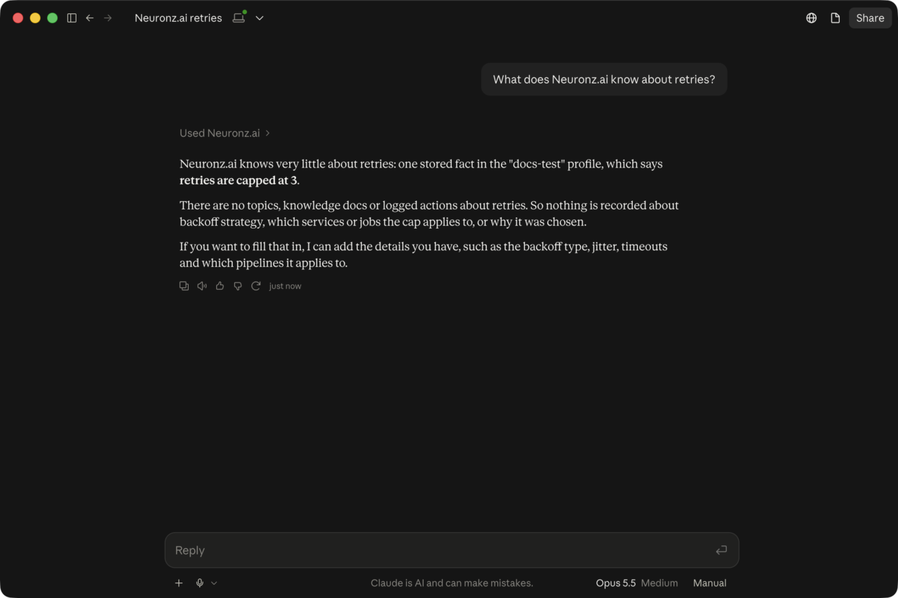 Claude, dans l'application pour ordinateur, répond à une question à partir d'un fait retrouvé dans Neuronz.ai