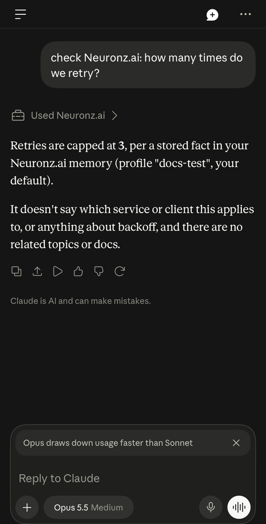 Claude répondant à partir d'un fait retrouvé dans Neuronz.ai sur iPhone